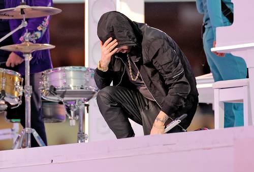 La NFL negó que el gesto de Eminem contra el racismo estuviese prohibido.