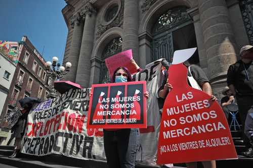 La Jornada - Protesta en CDMX contra la maternidad subrogada