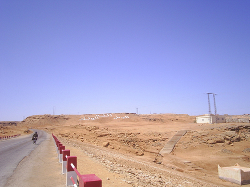 Camino al Aaiun, septiembre de 2006.  Indira Iasel Sánchez