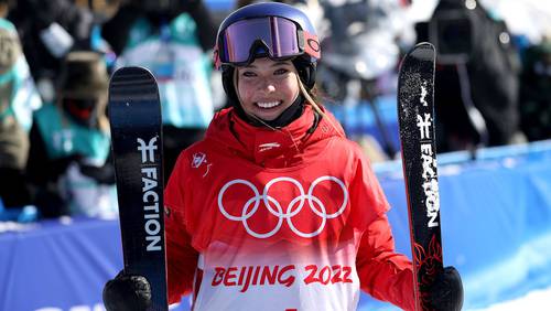 A sus 18 años de edad, Eileen Gu conquistó su tercera medalla olímpica en esquí acrobático en Pekín.