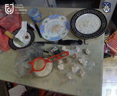 Algunas herramientas en las que los inculpados empacaban la droga.