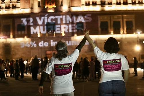  Protesta frente a Palacio Nacional por mujeres víctimas de violencia. Foto Luis Castillo