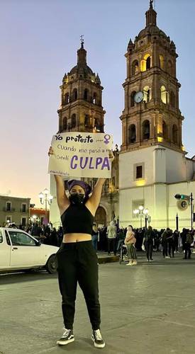 Ivanna Soto, durante la conmemoración del Día Internacional de la Mujer, efectuada el 8 de marzo en la plaza de armas, en el centro de la ciudad de Durango.
