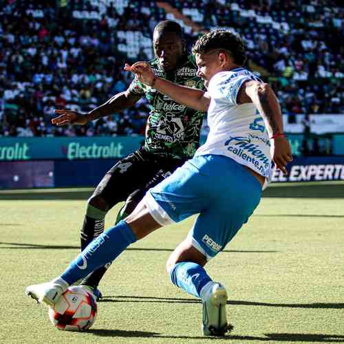 En un partido que finalizó con cuatro expulsados, Puebla venció 1-0 de visita al León.
