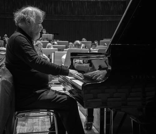 Nacido en Galati, Rumania, 1945, Radu Lupu comenzó a tocar el piano a los 6 años. En la imagen, el músico durante una actuación en la sala abovedada de Hannover.