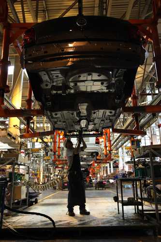 Los impuestos restituidos a grandes fabricantes de automóviles equivalen al doble de lo que costó el AIFA. En la imagen, planta de General Motors en Coahuila.