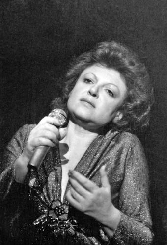 La actriz y empresaria el 13 de marzo de 1973, en París. Como Edith Piaf, cantó en el Carnegie Hall de Nueva York