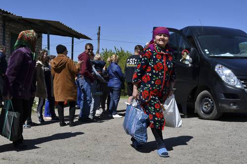 En Kramatorsk, Ucrania, distribuyen ayuda humanitaria entre la población que no abandonó el país tras la invasión rusa.