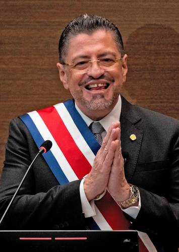 Rodrigo Chaves, nuevo presidente de Costa Rica, prometió “reconstruir la economía”.