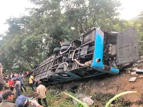 El autobús que se dirigía a Tabasco se accidentó alrededor de las 5:30 de la madrugada en el tramo carretero Antigua, cabecera municipal de Tila, Chiapas.