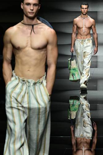 Creaciones de la colección de moda masculina primavera-verano 2023 de Emporio Armani, en Milán.