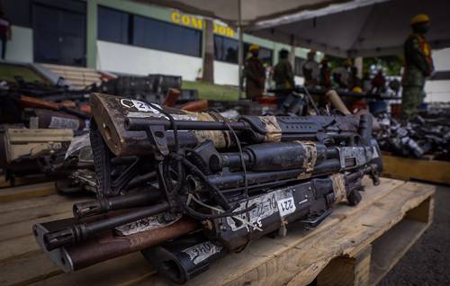 Al menos 847 armas cortas y largas, así como mil 941 cargadores y 171 mil 313 municiones confiscadas a grupos de la delincuencia organizada en Sinaloa, fueron destruidas en las instalaciones del 94 Batallón de Infantería de la novena Zona Militar, en Culiacán, Sinaloa.
