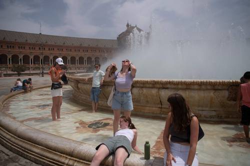 Los termómetros superaron ayer los 40 grados centígrados en España, país afectado por una ola de calor. La imagen, en Sevilla.