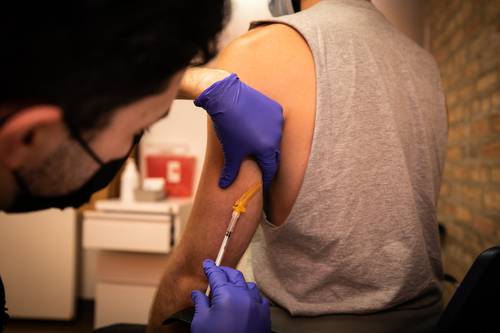 Aplicación de la vacuna contra la viruela del mono en Chicago.