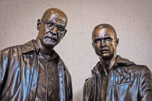 Las estatuas de Walter White y Jesse Pinkman, de Breaking Bad, en el centro de Albuquerque.