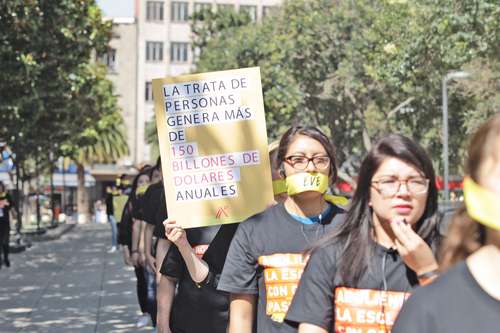 Participantes en la caminata contra la esclavitud y la trata de personas, el 14 de octubre de 2017.