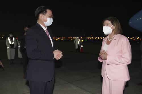 La presidenta de la Cámara de Representantes de Estados Unidos, la demócrata Nancy Pelosi, fue recibida ayer en Taiwán por el ministro del Exterior, Joseph Wu.