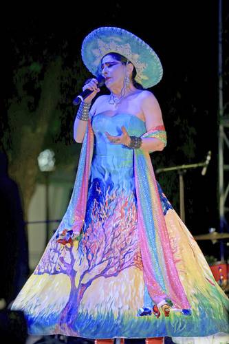 Presentación de Astrid Hadad en el concierto Hecha en México, en el Complejo Cultural Los Pinos, en septiembre de 2019.