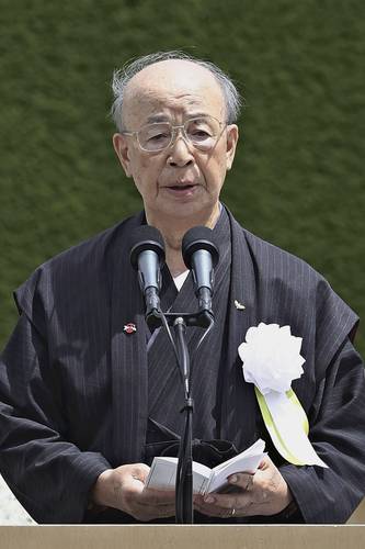 Takashi Miyata pronunció un discurso ayer en el Parque de la Paz, en Nagasaki, como representante de los sobrevivientes de la bomba atómica lanzada hace 77 años por Estados Unidos contra esa ciudad japonesa.