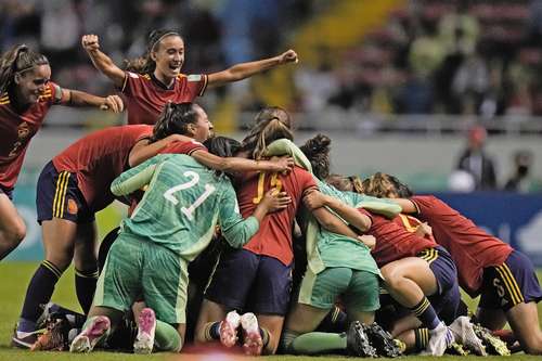 España conquistó el Mundial Femenino Sub-20 de Costa Rica-2022 al derrotar 3-1 a Japón, victoria que le da su primer título y venga la derrota precisamente en la final contra las niponas en Francia 2018. En el Estadio Nacional, en San José, los goles fueron de Inma Gabarro (12’), máxima anotadora del campeonato, y Salma Paralluelo (22’, 27’ de penalti), para La Roja; mientras, Suzu Amano (47’) descontó por Japón. Gabarro, delantera del Sevilla, cerró su participación en el certamen con ocho goles anotados en seis partidos.