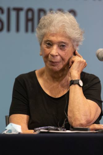 La reconocida escritora y feminista estadunidense Vivian Gornick profundizó sobre su escritura de memoria y de ensayos, en la conferencia inaugural inscrita a la cuarta Feria Internacional del Libro de las Universitarias y los Universitarios.