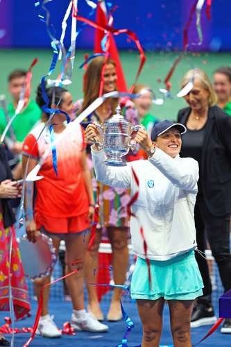 La número uno del tenis mundial se impuso en dos sets a la tunecina.