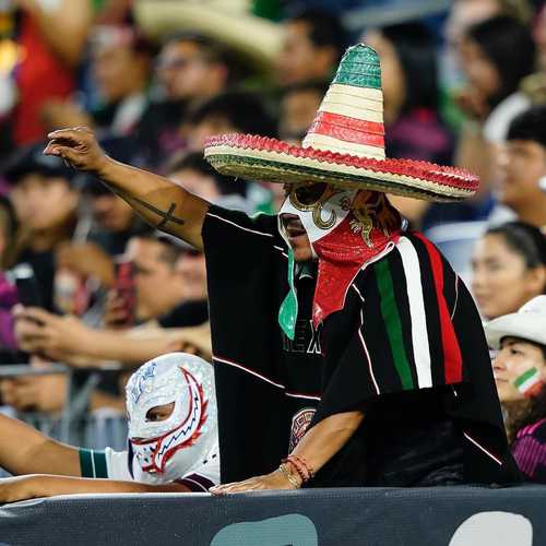 Las tradicionales máscaras de luchadores sí estarán permitidas, pero a las autoridades les preocupa que aparezca el “¡ehhh, puto!” en las tribunas con aficionados tricolores.