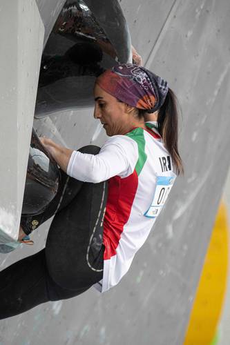 La atleta iraní se disculpó “por las tensiones” que creó, lo que hizo que activistas pro derechos humanos aseguraran que sus declaraciones pudieron darse bajo amenazas.