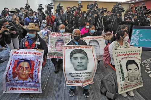 El caso Ayotzinapa está ahora en manos del fiscal Rosendo Gómez Piedra. En la imagen, la reunión de familiares con el GIEI en septiembre pasado.