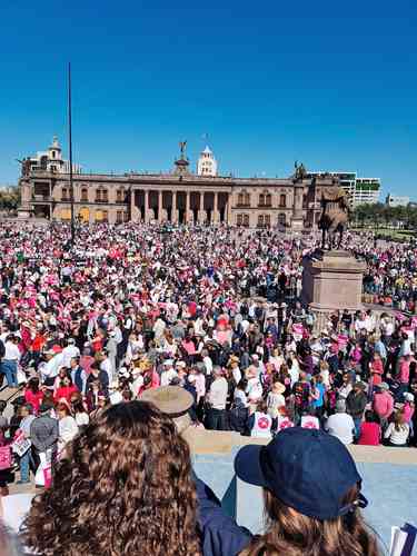 El reporte oficial en Monterrey, Nuevo León, fue de 10 mil participantes, pero los organizadores calculan 25 mil.