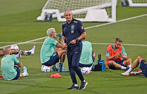 Tite, técnico de la selección brasileña, no contará con Neymar ni Danilo para el partido contra Suiza.