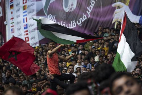 Con el futbol como pretexto, la selección de Marruecos recuperó la visibilidad de los pueblos árabes aglutinando un gran apoyo en las calles. El equipo ha tomado la bandera de Palestina como estandarte para recordar el eterno conflicto en la nación de Medio Oriente.