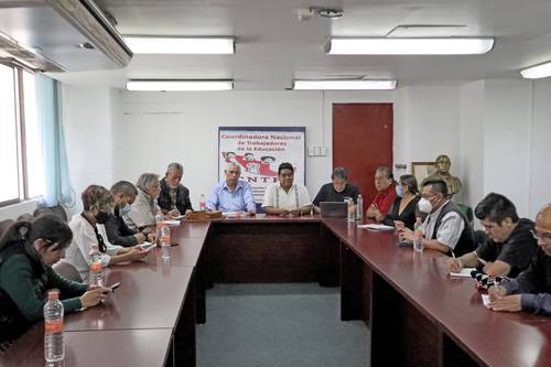 Conferencia del magisterio disidente en la sede nacional, en la que participaron representantes seccionales.