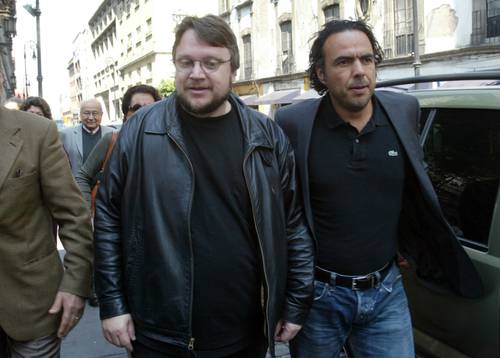 Los cineastas Guillermo del Toro y Alejandro González Iñárritu durante una visita a la Ciudad de México.