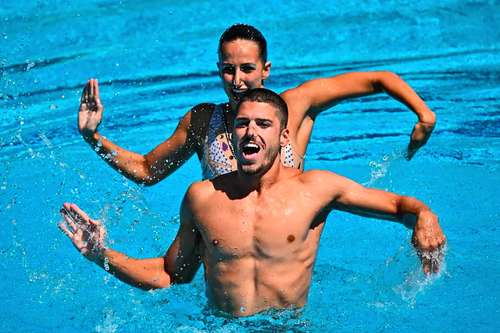 “Los deportes acuáticos son universales y los hombres han demostrado ser excelentes nadadores artísticos”, dijo la World Aquatics.