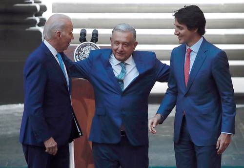 Los líderes Joe Biden, Andrés Manuel López Obrador y Justin Trudeau, al finalizar la cumbre.