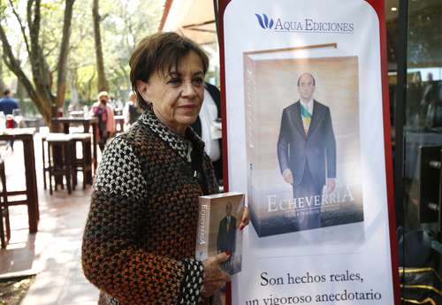 María Esther Echeverría Zuno durante la presentación del libro sobre su padre.
