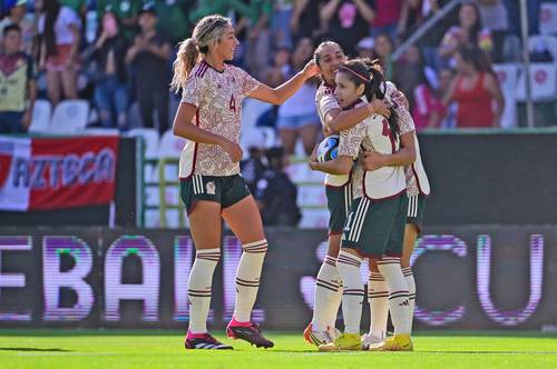 Mexicanas y ticas terminaron con marcador de 1-1. En la imagen, las tricolores celebran el gol de Kiana Palacios que les daba la ventaja momentánea.
