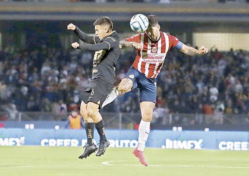 Guadalajara se impuso 2-1 en el estadio Universitario y se ubica en el cuarto lugar de la tabla general.