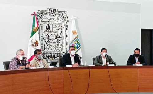 El gobernador de Puebla, Sergio Salomón Céspedes, durante la conferencia matutina. Foto, Samantha Páez.
