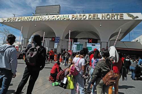 La medida sanitaria, aplicada desde marzo de 2020 a migrantes ha propiciado la salida obligada de casi 3 millones de extranjeros. La imagen, en la frontera de Ciudad Juárez.