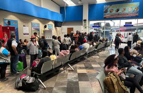 En la terminal de autobuses de San Lázaro, las salidas a Tlaxcala y Puebla estuvieron llenas.