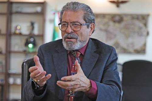 Carlos Ignacio Velázquez Tiscareño, director del Aeropuerto Internacional de la Ciudad de México, durante la entrevista con La Jornada.