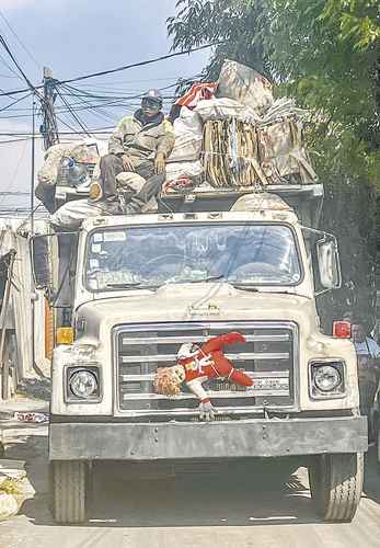 En la Ciudad de México, sólo uno de cada cuatro vehículos de recolección de basura está en buenas condiciones.
