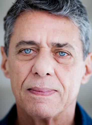 Retrato de Chico Buarque tomado de su página en Facebook.