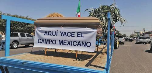 Productores agrícolas de los Valles del Yaqui y Fuerte Mayo se manifestaron ayer en el municipio de Cajeme, Sonora, para exigir al gobierno federal una solución al conflicto por los precios de garantía de las cosechas de maíz y trigo.