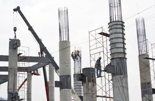 El empleo en el sector de la construcción, destacó el informe del Inegi, se incrementó 0.4 por ciento durante el tercer mes del año.