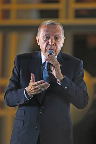 Recep Tayyip Erdogan, mandatario de Turquía, dirigió ayer un mensaje a simpatizantes desde el palacio presidencial en Ankara.