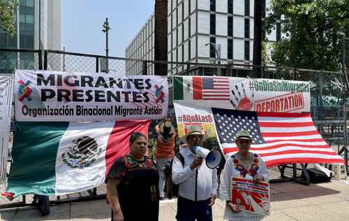 CONTRA LA INHUMANA POLÍTICA MIGRATORIA DE DESANTIS. Manifestación frente a la embajada de Estados Unidos en México con motivo de la jornada Un Día sin Migrantes, realizada ayer en Florida.