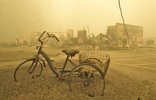 La ONU exhortó a los gobiernos a instrumentar políticas públicas contra el calentamiento global. Imagen de la devastación causada por un incendio en Detroit.